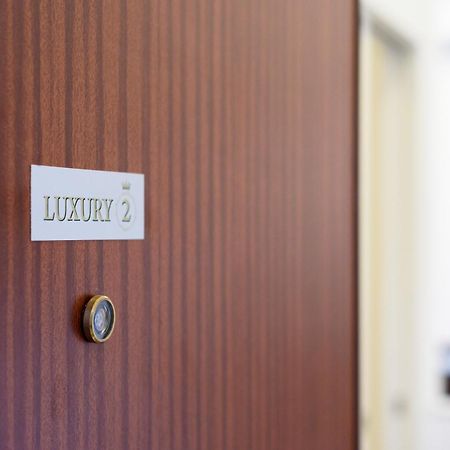 Luxury Apartment In Central City ナポリ エクステリア 写真