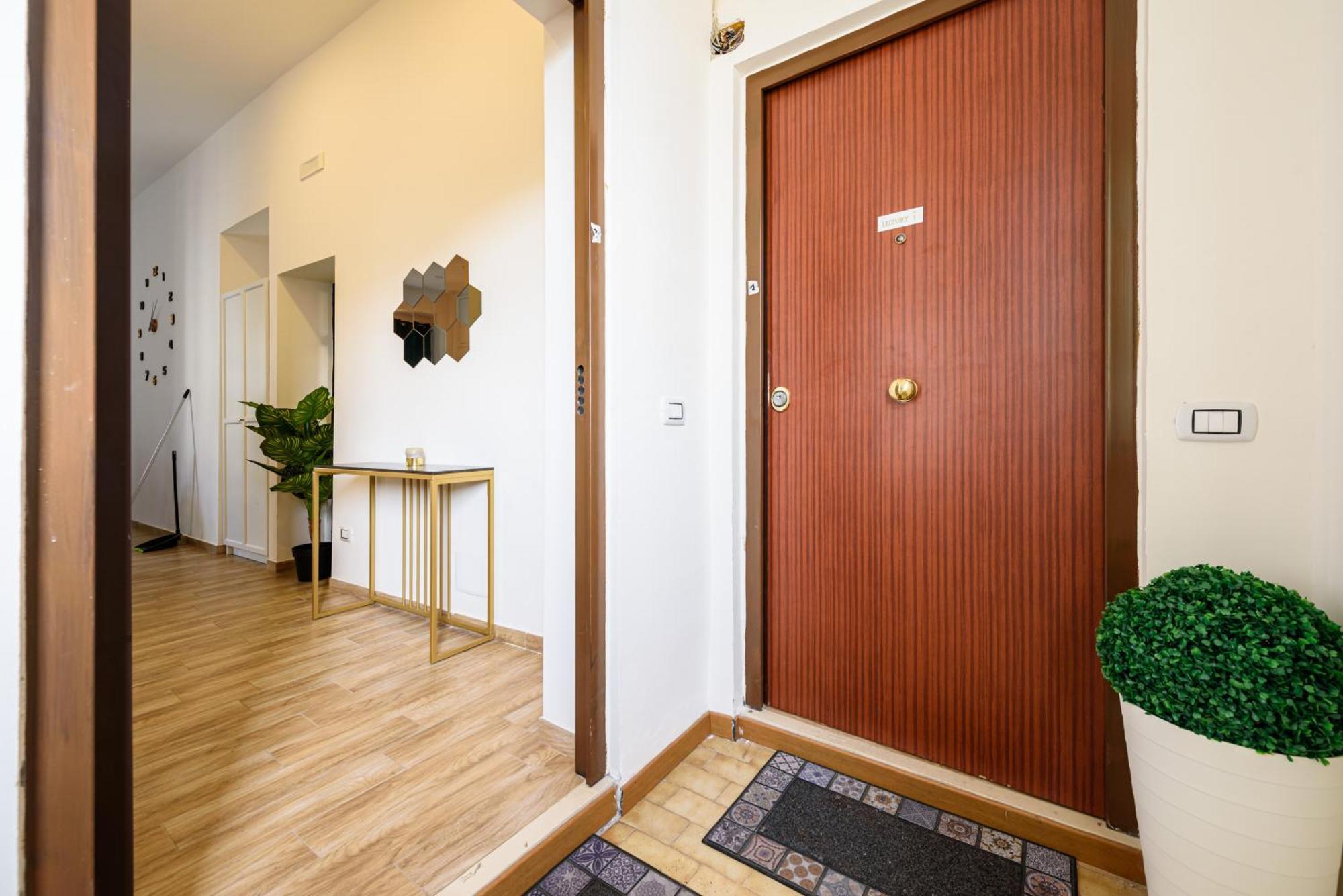 Luxury Apartment In Central City ナポリ エクステリア 写真