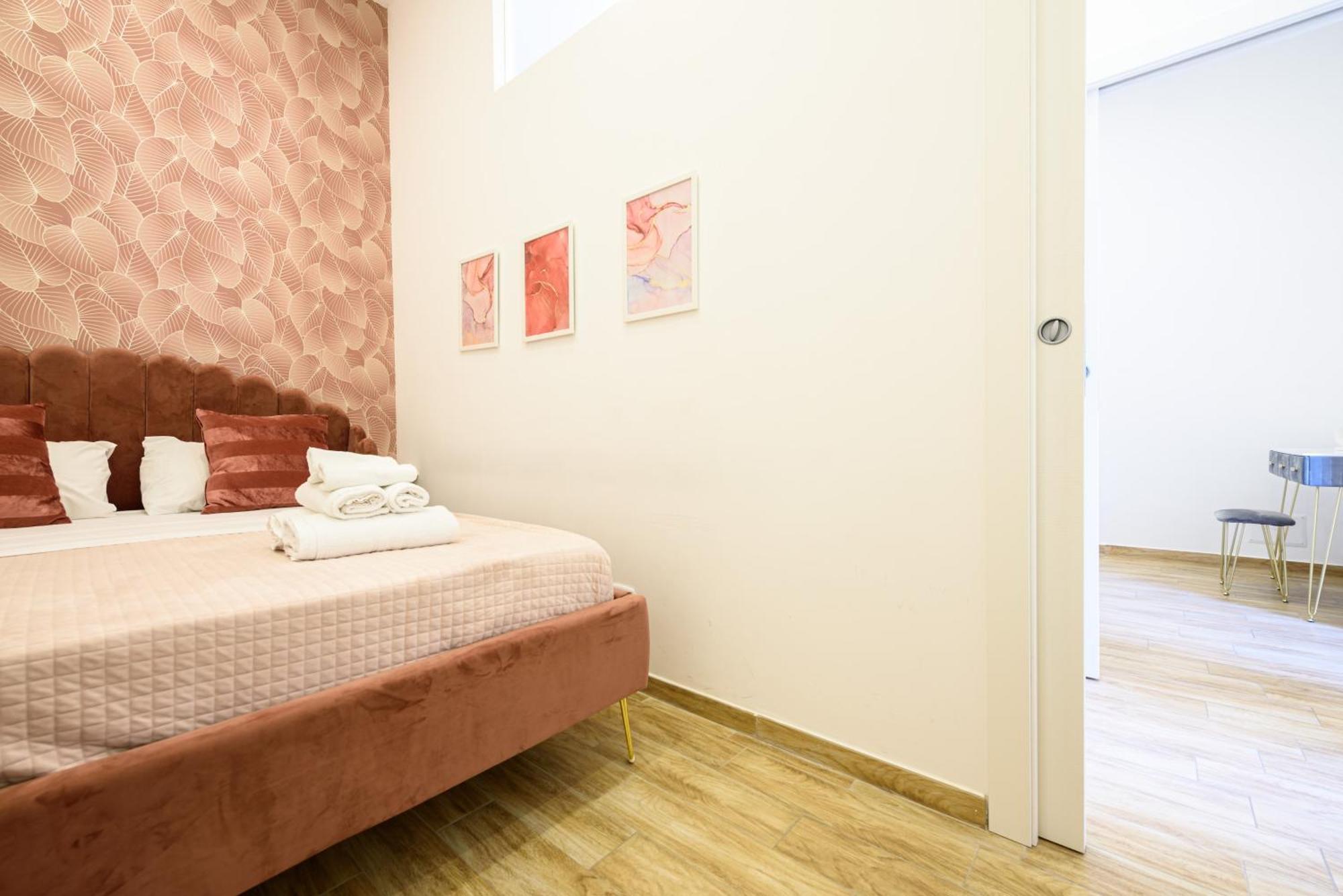 Luxury Apartment In Central City ナポリ エクステリア 写真