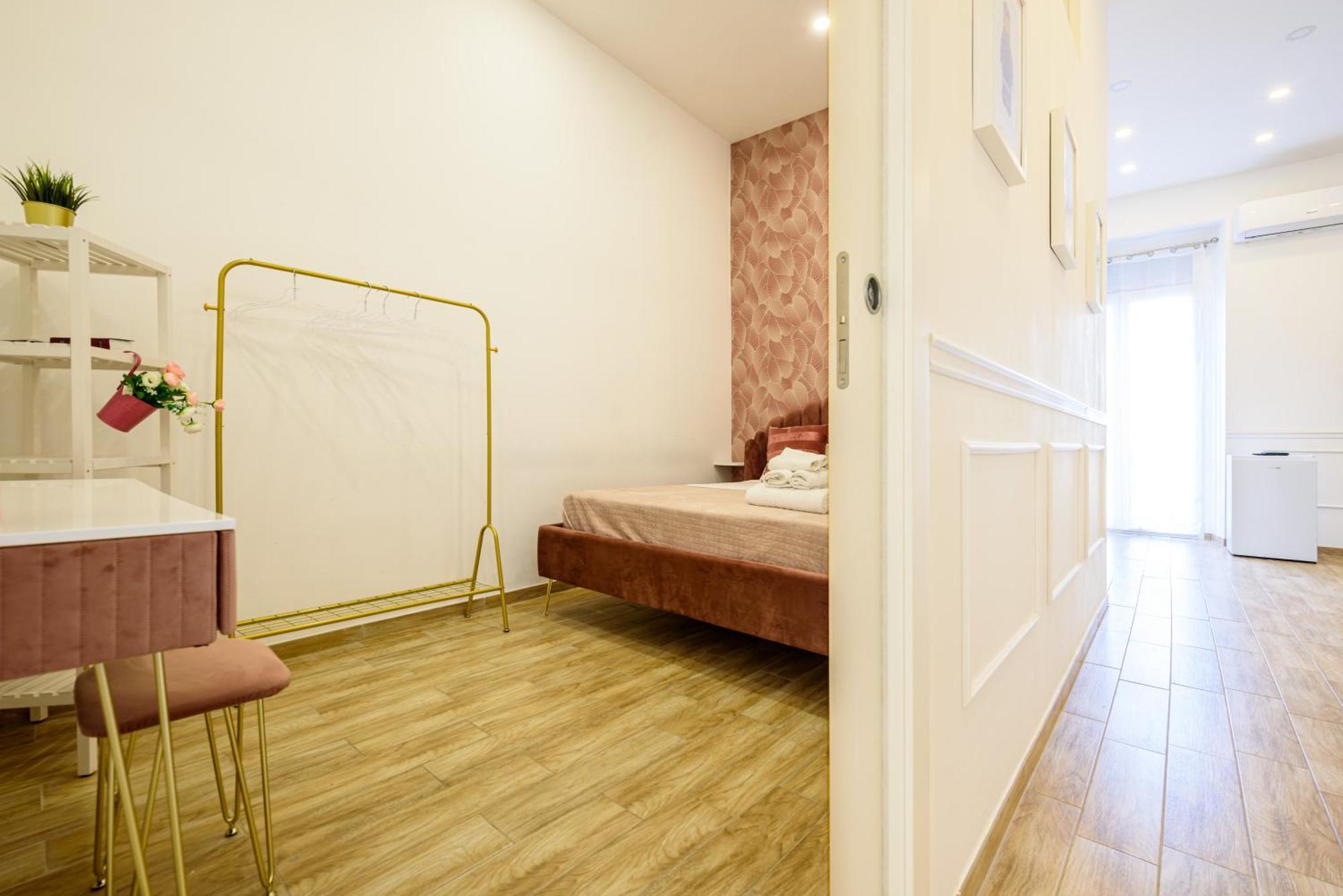 Luxury Apartment In Central City ナポリ エクステリア 写真