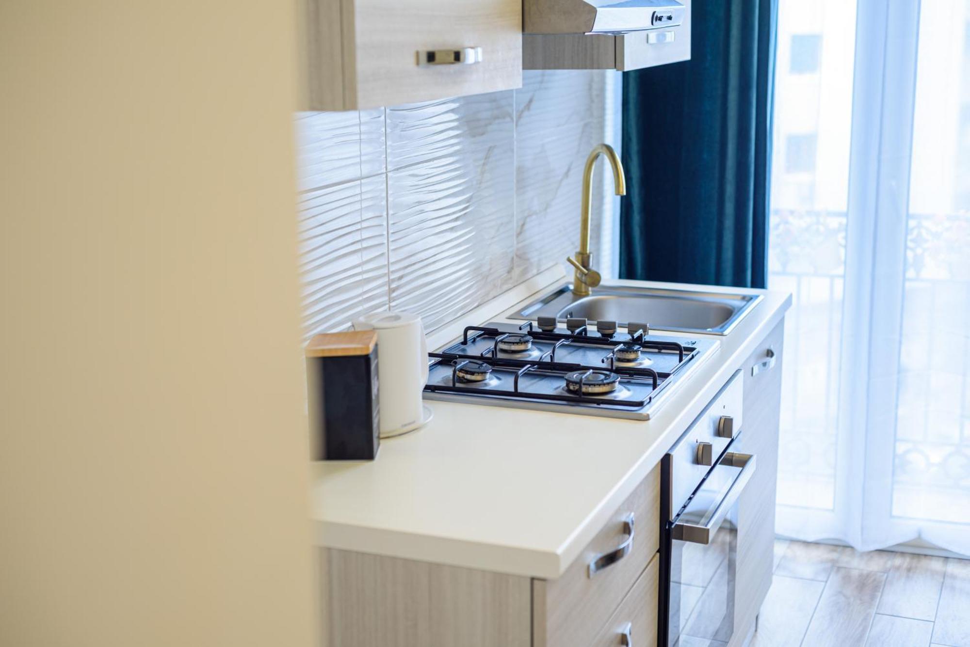 Luxury Apartment In Central City ナポリ エクステリア 写真