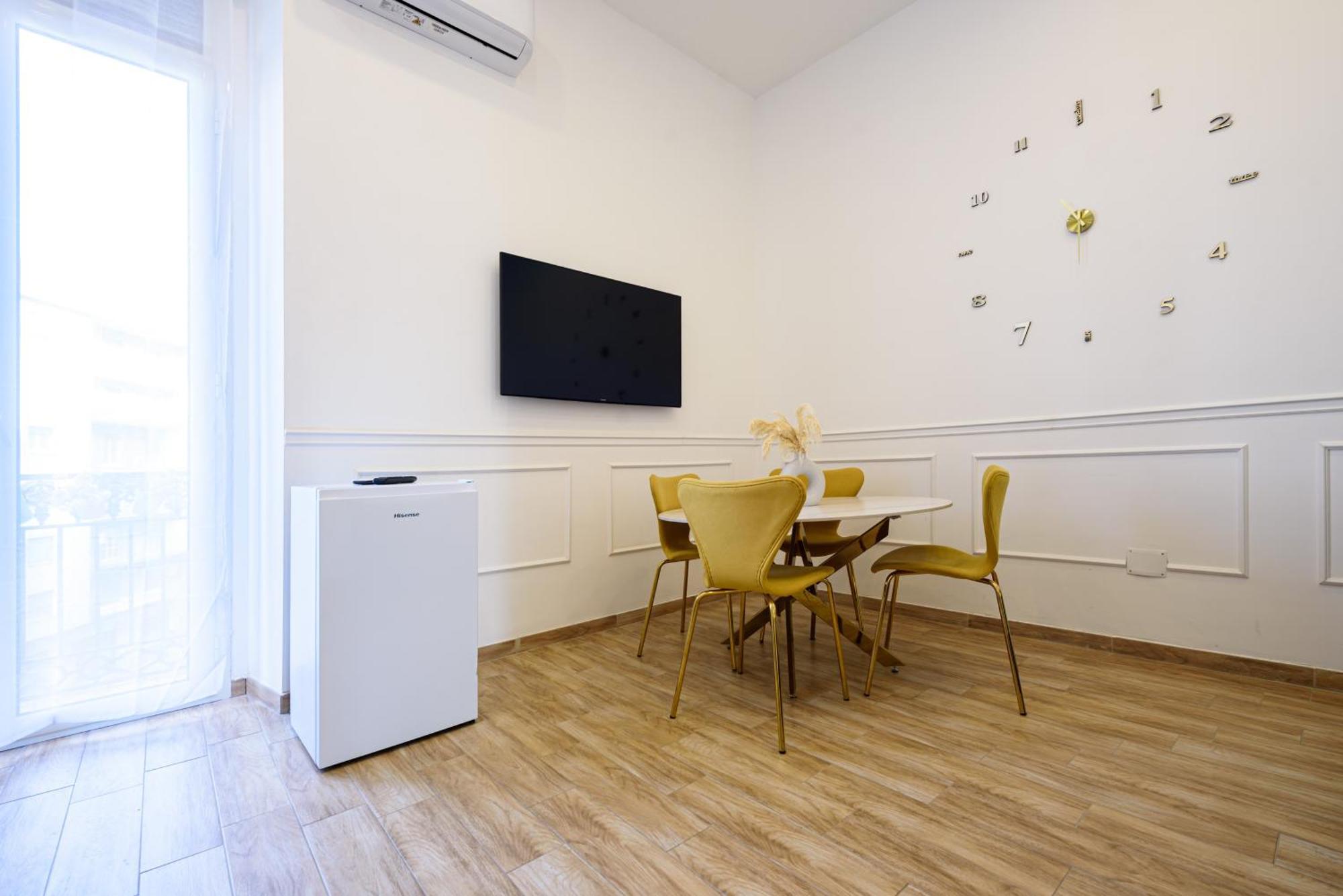 Luxury Apartment In Central City ナポリ エクステリア 写真