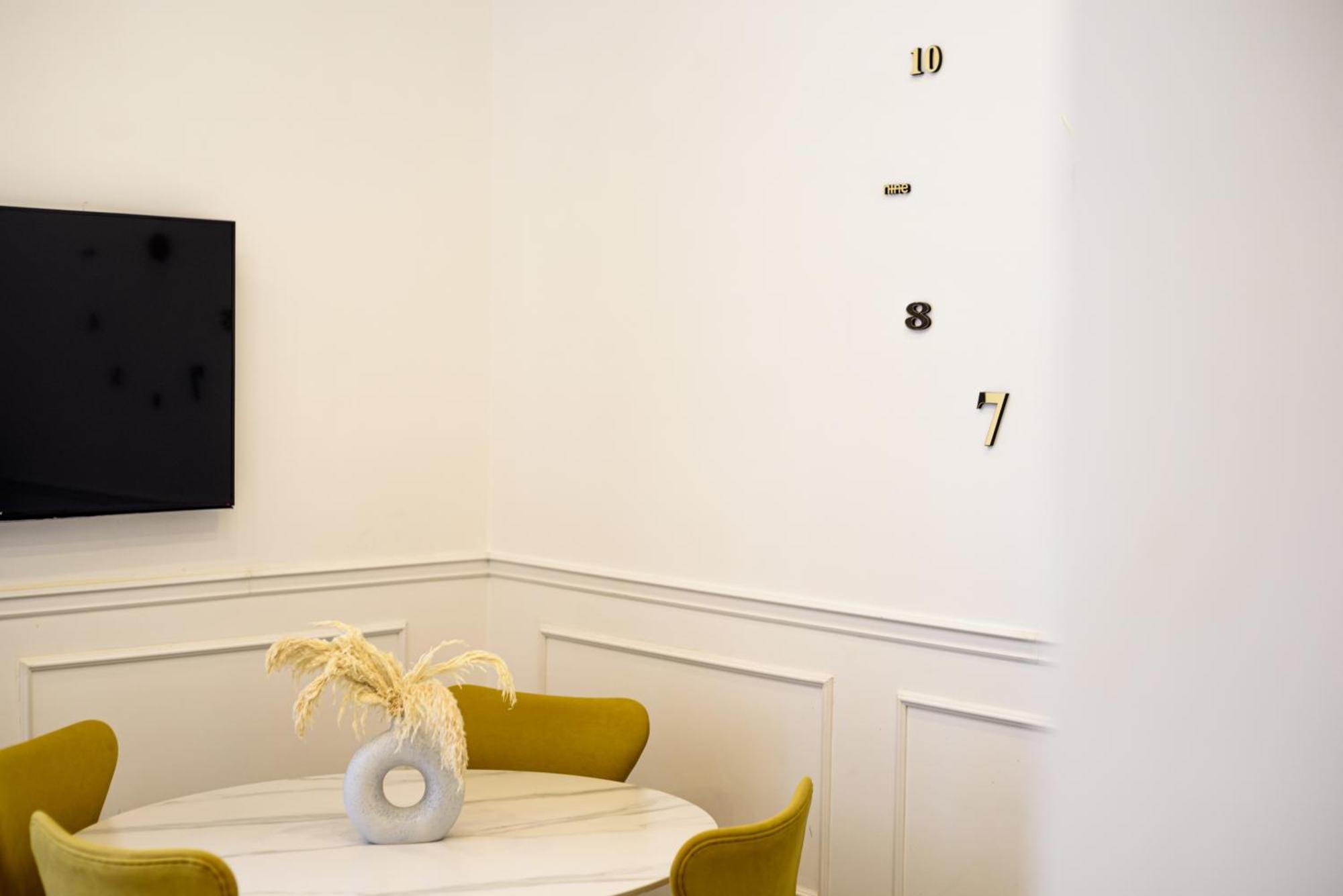 Luxury Apartment In Central City ナポリ エクステリア 写真