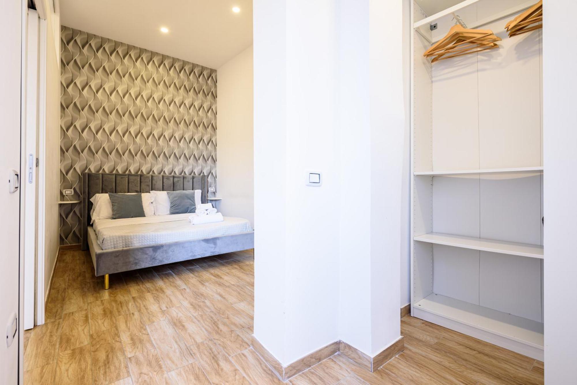 Luxury Apartment In Central City ナポリ エクステリア 写真