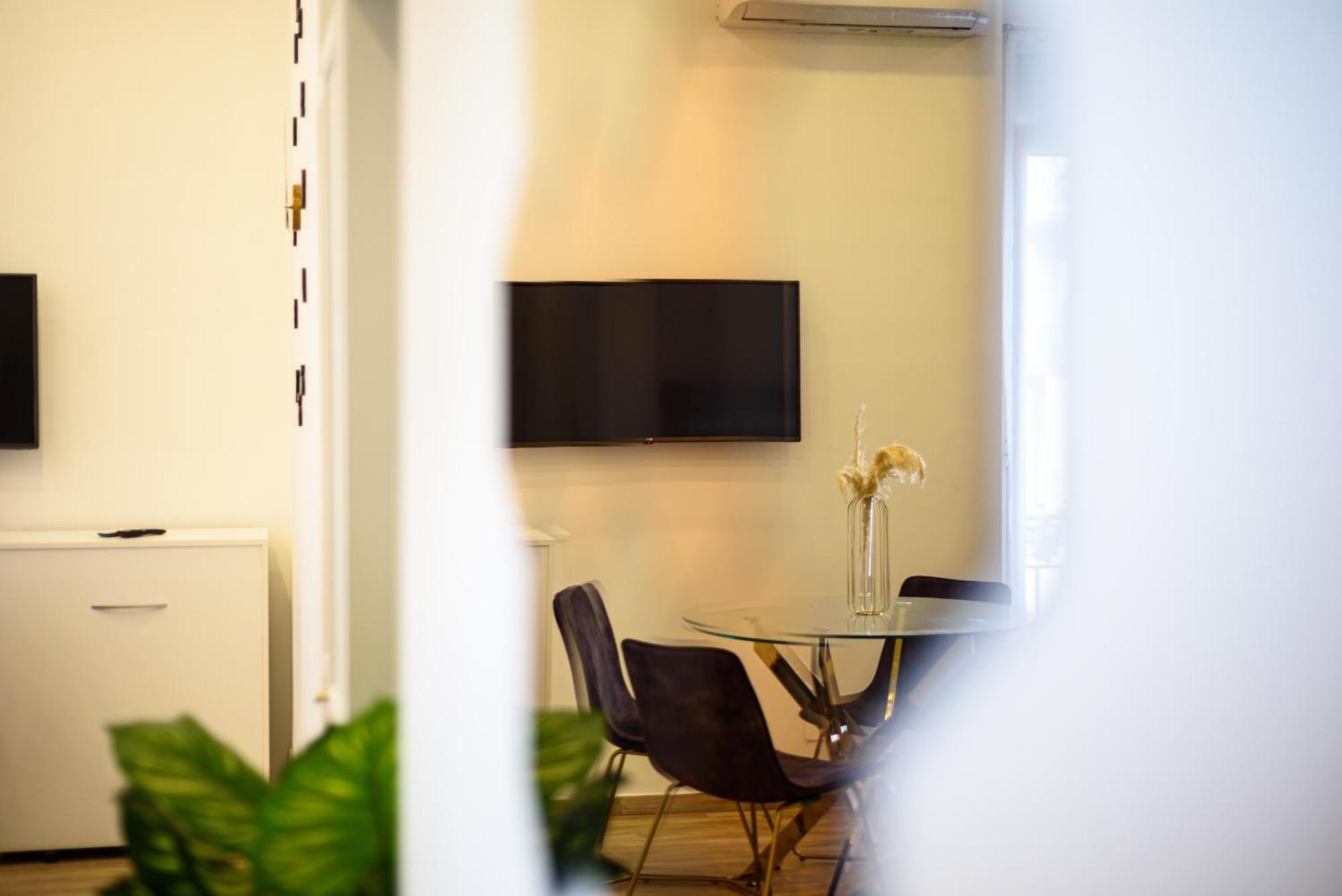 Luxury Apartment In Central City ナポリ エクステリア 写真