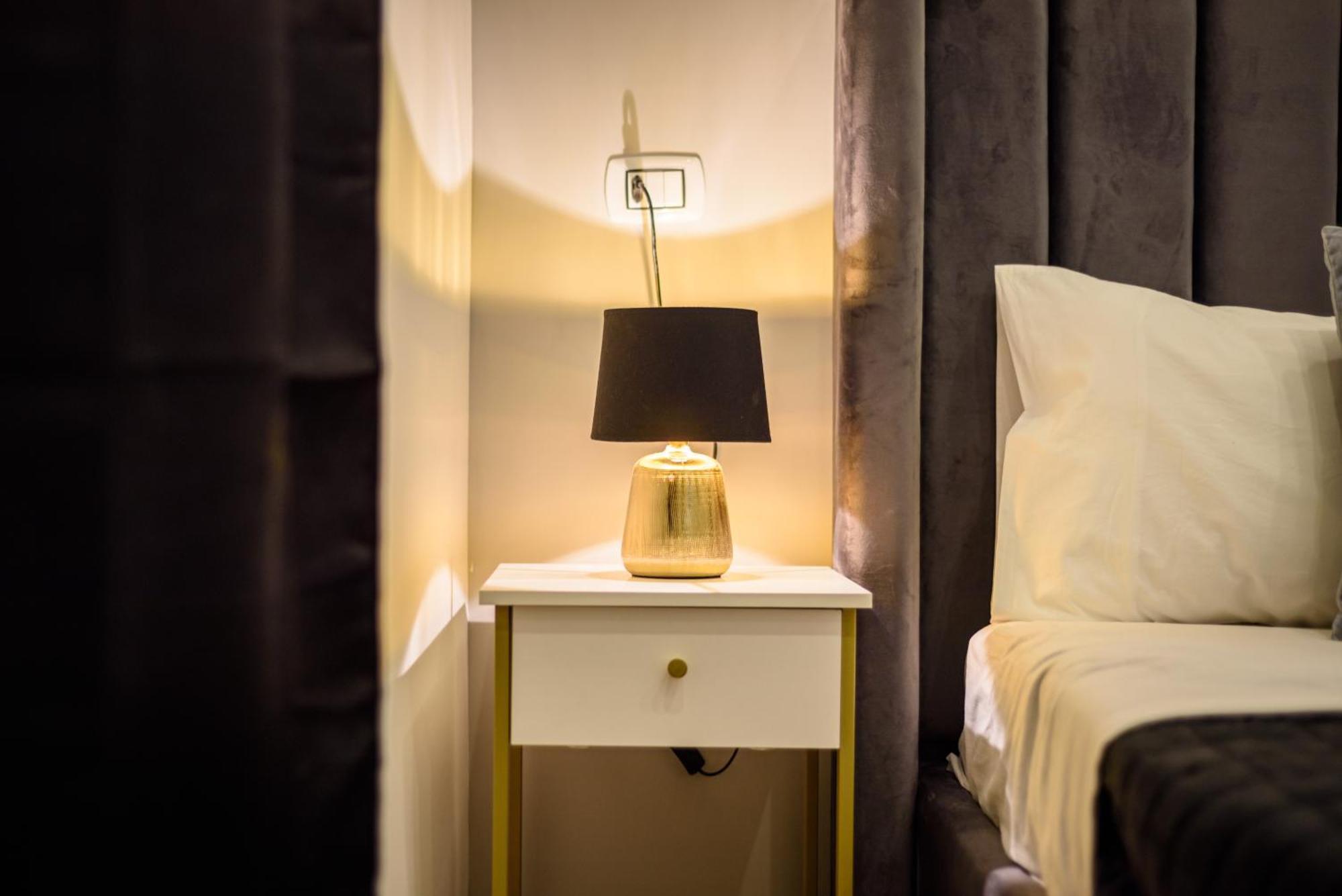 Luxury Apartment In Central City ナポリ エクステリア 写真