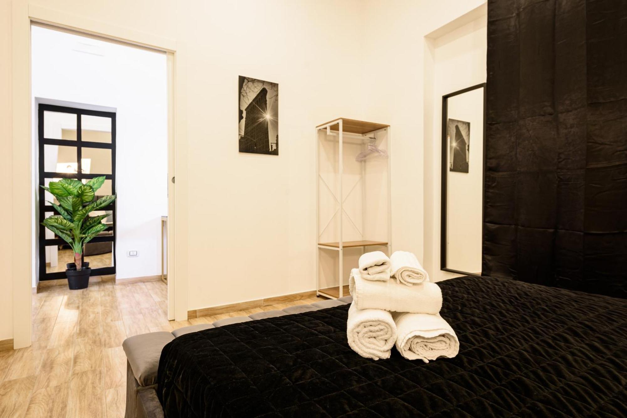 Luxury Apartment In Central City ナポリ エクステリア 写真