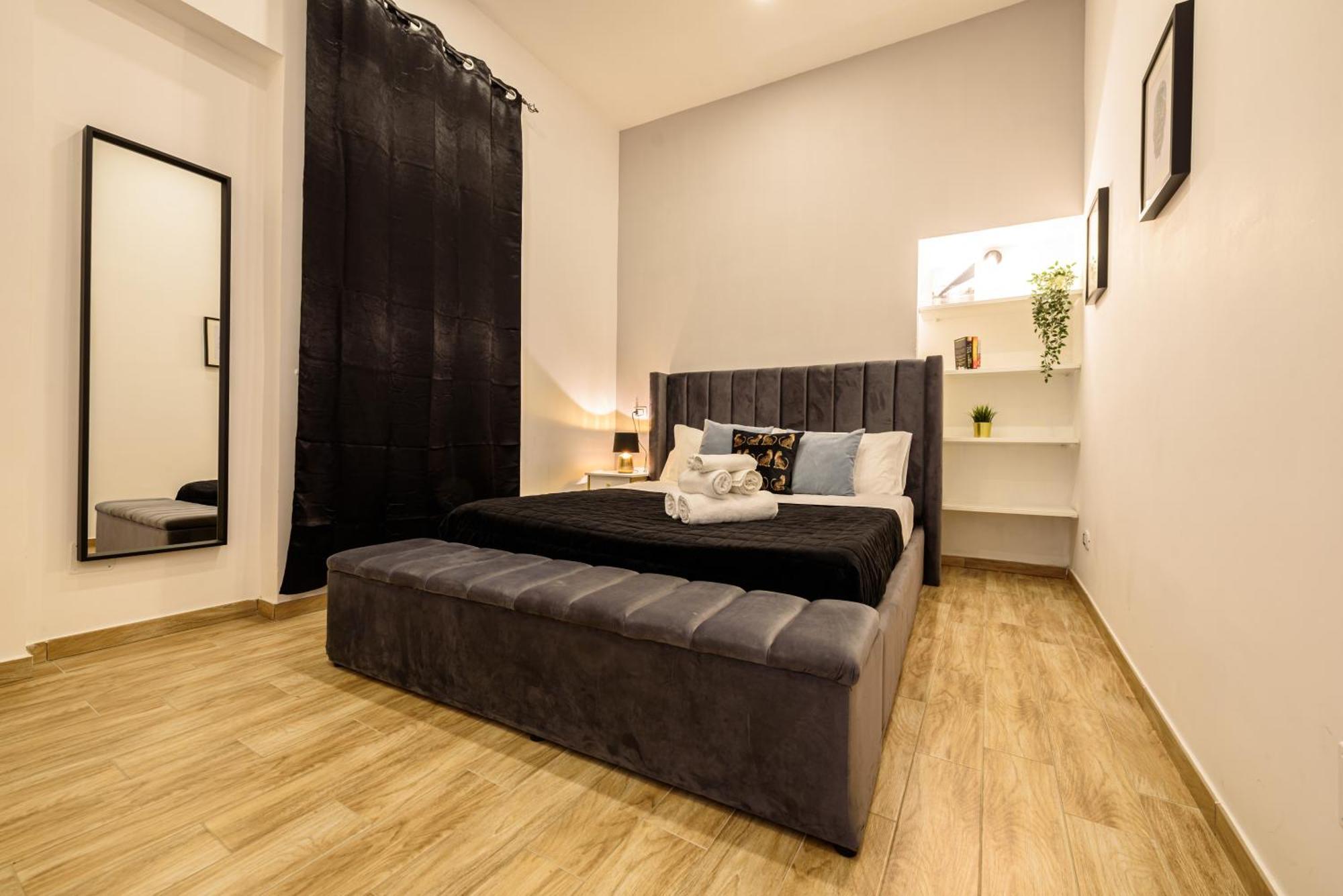 Luxury Apartment In Central City ナポリ エクステリア 写真