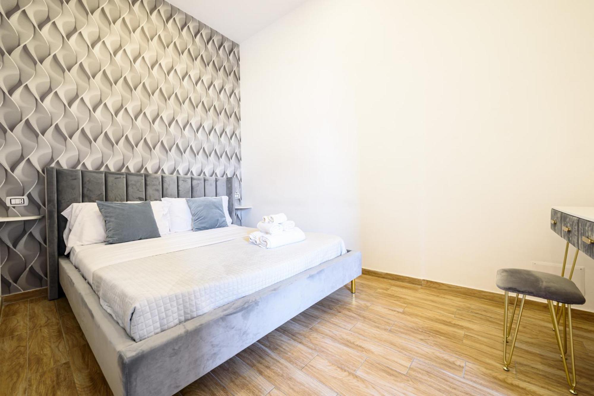 Luxury Apartment In Central City ナポリ エクステリア 写真