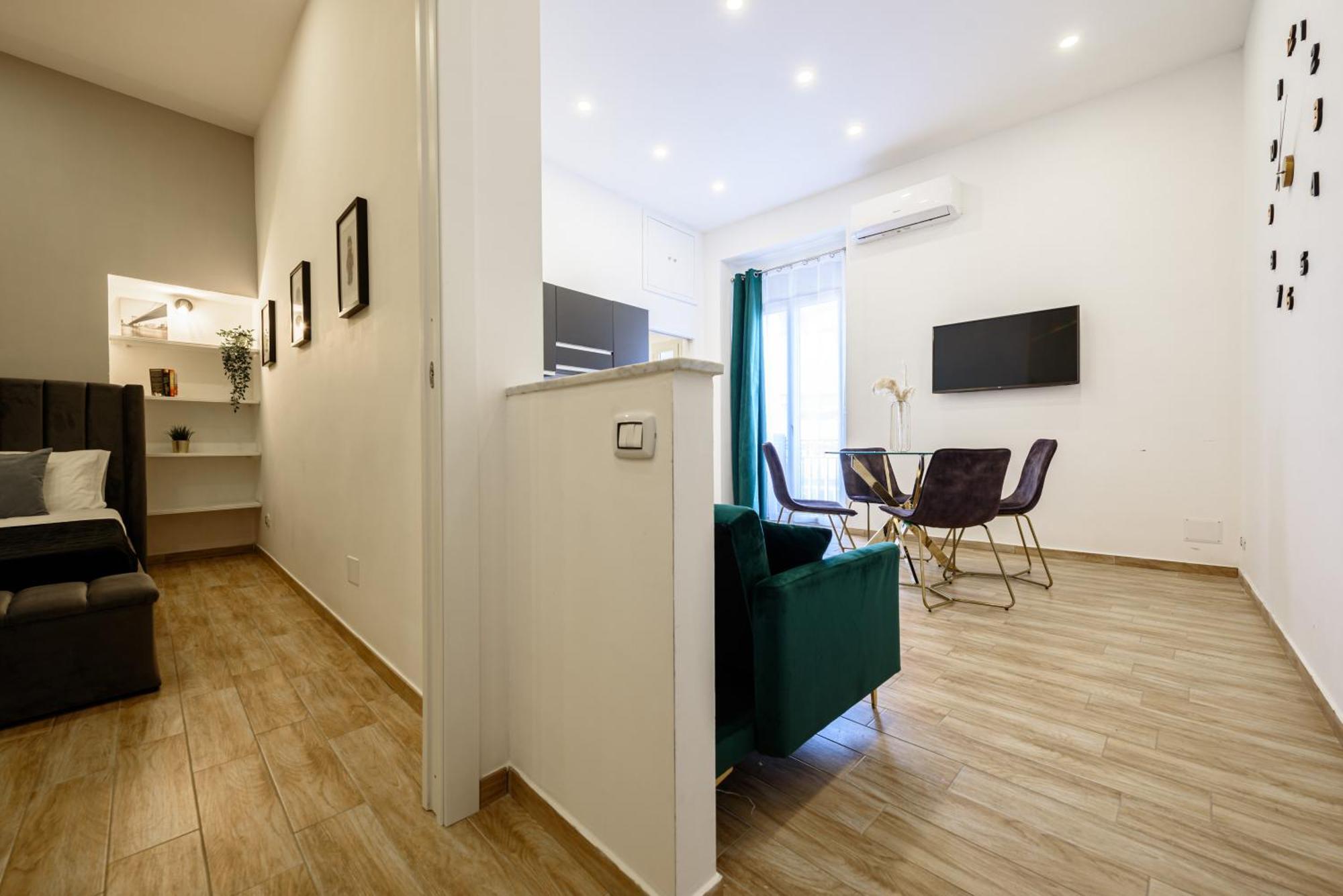 Luxury Apartment In Central City ナポリ エクステリア 写真